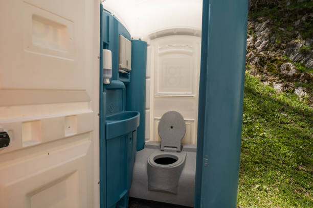 Best Portable restroom trailer rental  in Pierceton, IN